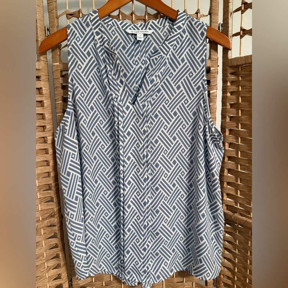 41 Hawthorn Sleeveless Geometric Blouse- Blue/Grey & White Size Large